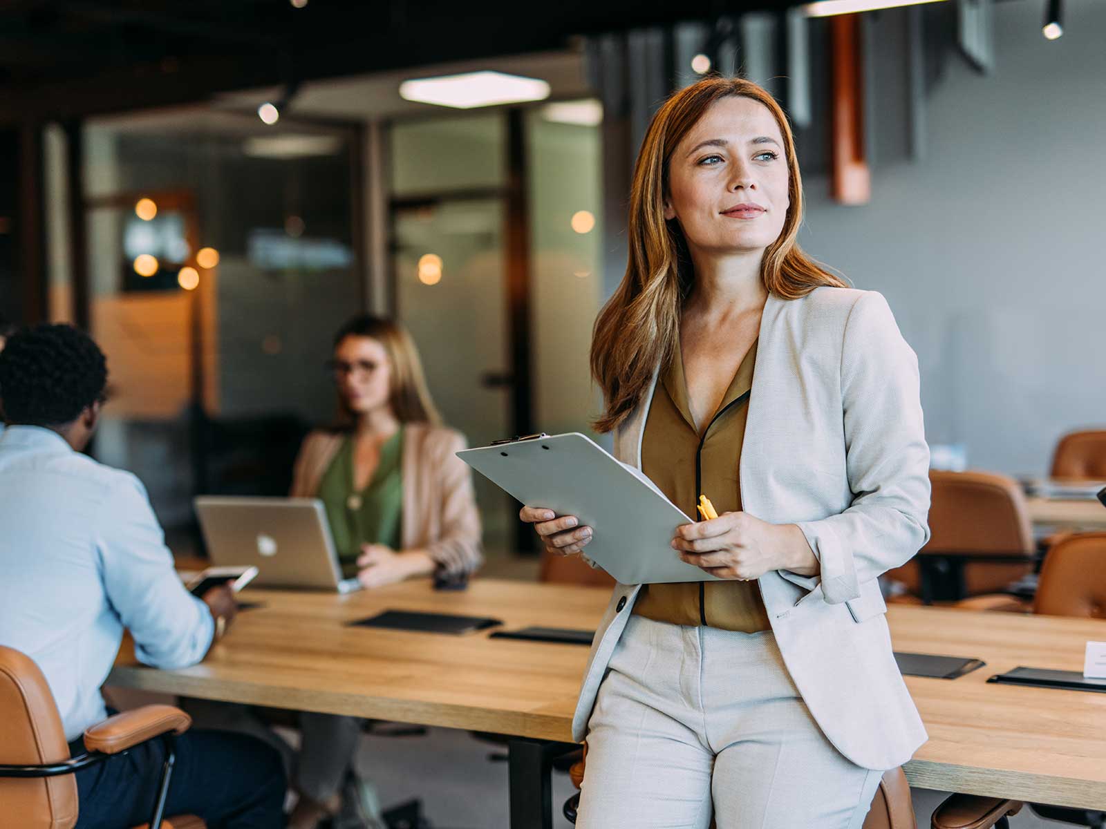 Female employee thinking about the signs of employee disengagement at her company.