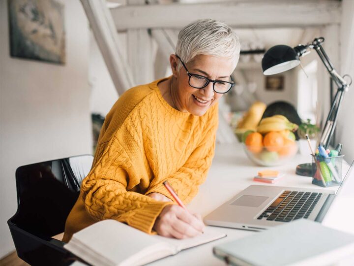 woman checking her employee engagement survey response rates
