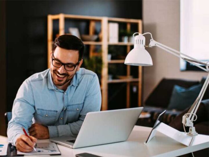 male employee setting career goals at his desk